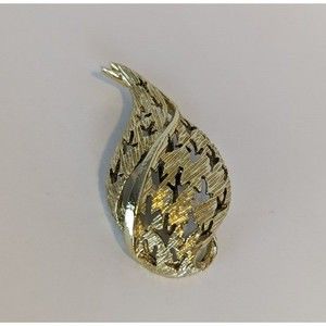 Brooch Pin Fall Autumn Leaf Tree Arrow Cutout Gold Toned Unmarked Vintage